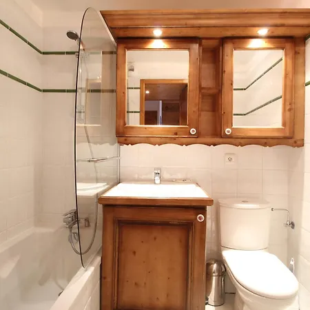 4 Pieces + Mezzanine, 8 Pers, Wifi, Parking, Proche Spa, Arret Ski-bus - Fr-1-572-112 Apartment *